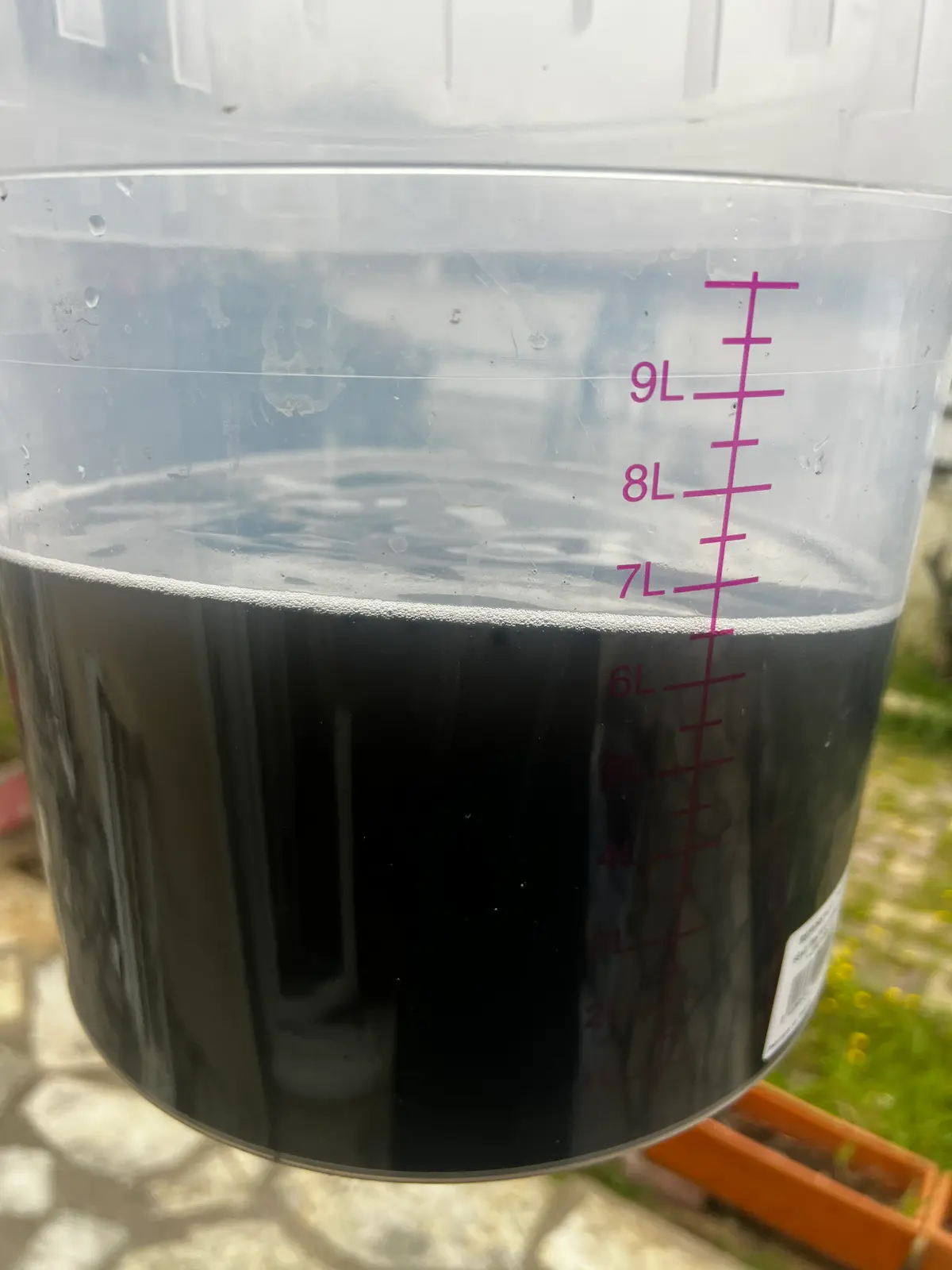 Eau de rinçage noire après nettoyage climatisation - Omnia Service Hérault