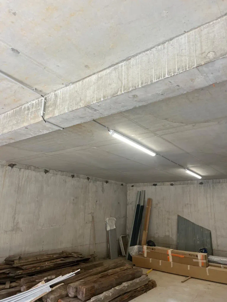 Réalisations Électricité 7 Éclairage LED plafond garage Clapiers 34830 : OMNIA SERVICE