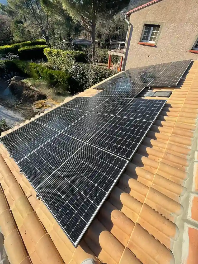 Réalisations Photovoltaïque 7 Vue d'ensemble d'une maison individuelle avec installation photovoltaïque 5,85 kWc en toiture
